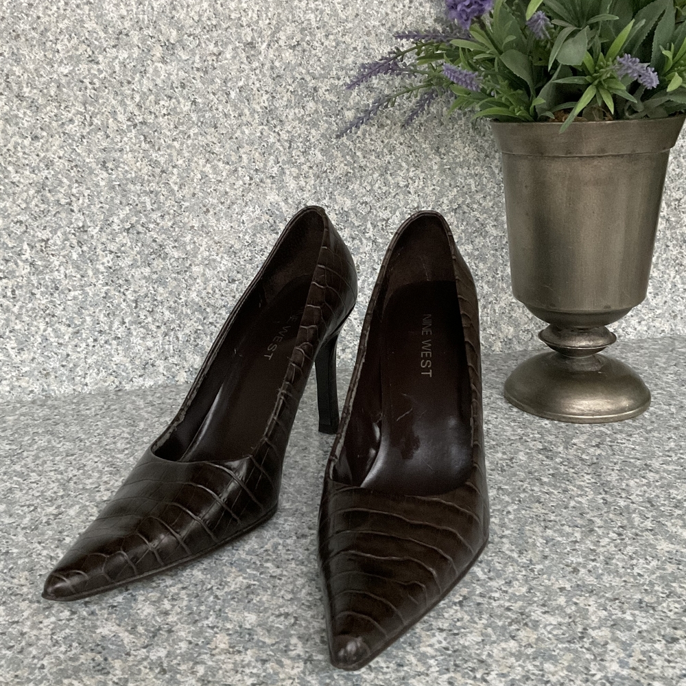 Vintage Nine West Pointed Toe Pumps